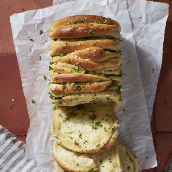 Sourdough Discard Garlic Pull Apart Bread